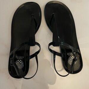 Black y geli t- strap sandals with adjustable ankle buckle in flexible polyviny